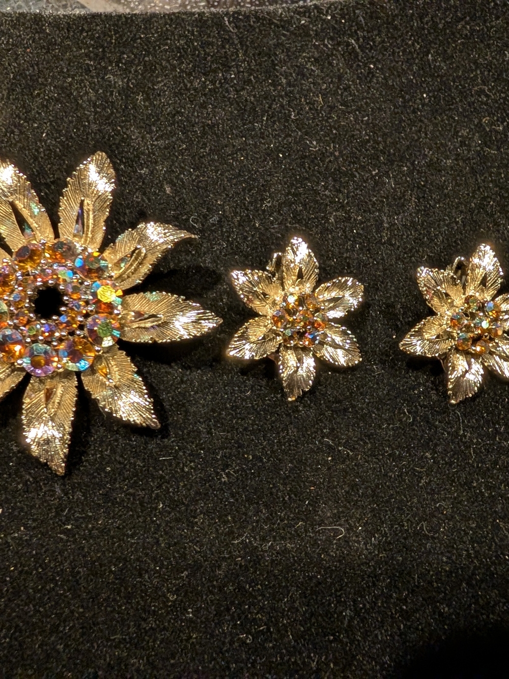Gold Tone Floral Crystal Brooch and Clip-on Earrings Set - Women Jewelry, Lisner